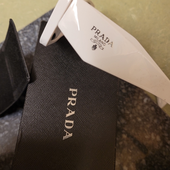 ✅PRADA BOLD WHITE 💯 SIZE 140 - Picture 10 of 10